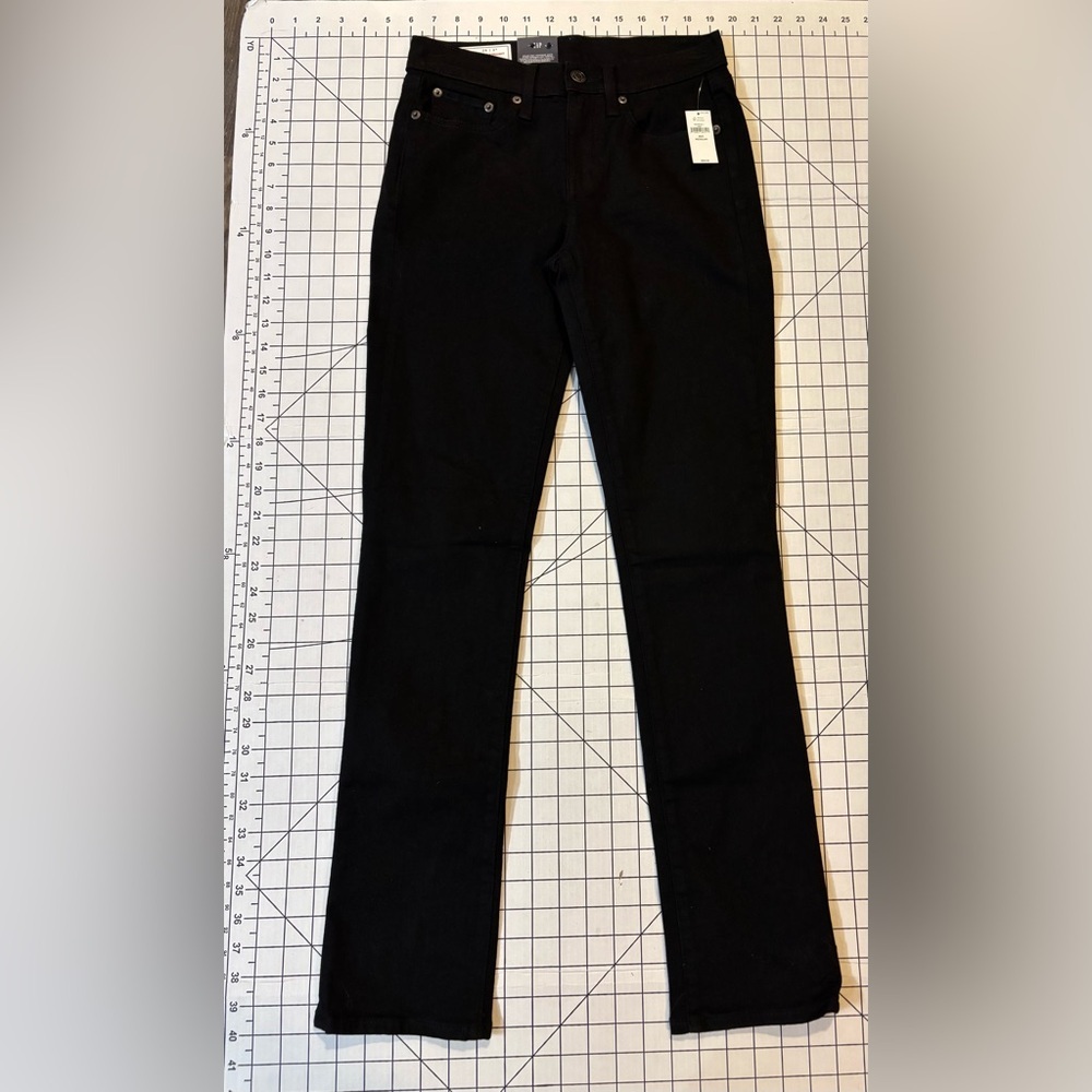 NWT GAP‎ Women’s Size 26/2R Black Classic Straight Mid Rise Jeans